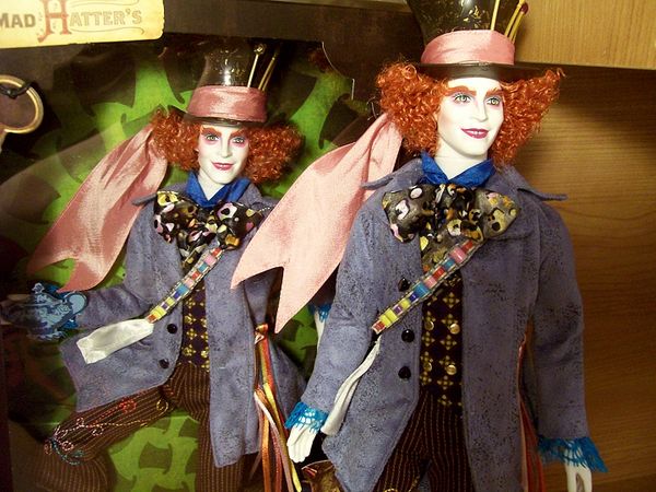 Alice in Wonderland Mad Hatter Barbie doll action figur - Another