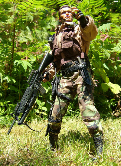 Dutch Predator sixth scale action figures from Hot Toys