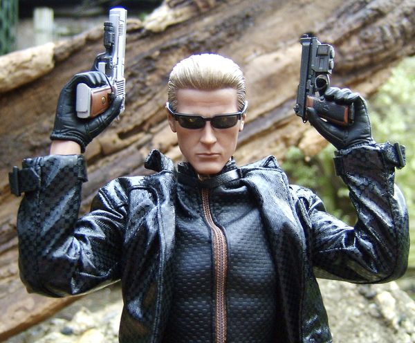 Resident Evil 5 Wesker and Sheva sixth scale action figures by Hot Toys