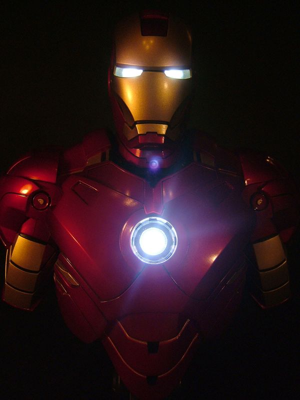 Iron Man 2 mini-bust by Hot Toys