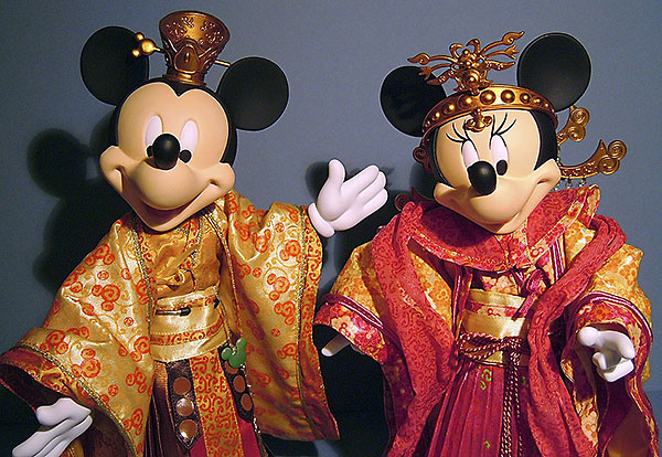 Hot Toys Mickey and Minnie Mouse vinyl action figures
