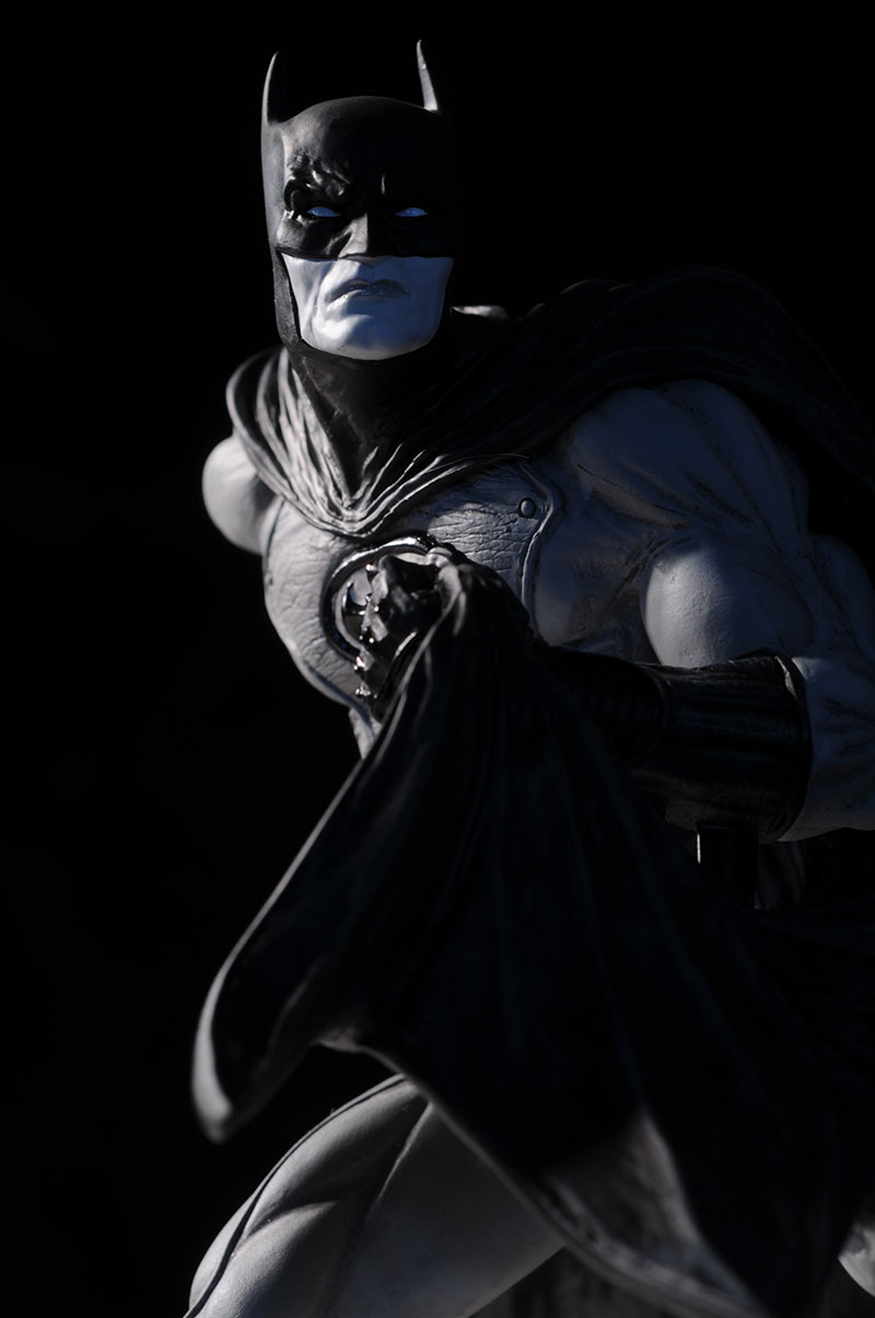Batman Black and White David Finch Statue