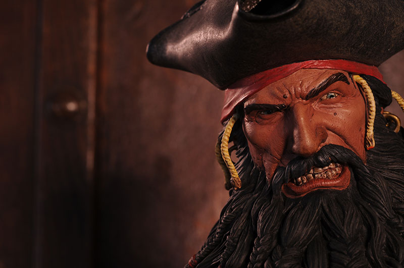 Blackbeard the Pirate Premium Format statue by Sideshow