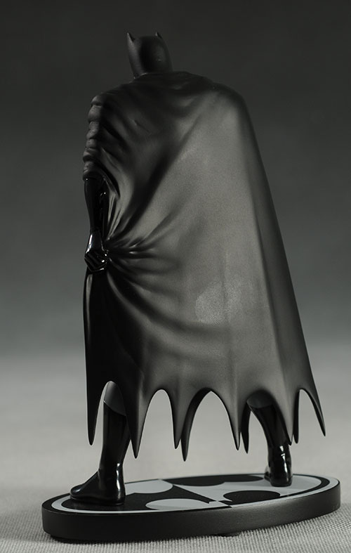 Review and photos of DCD David Mazzucchelli Batman Black & White statue