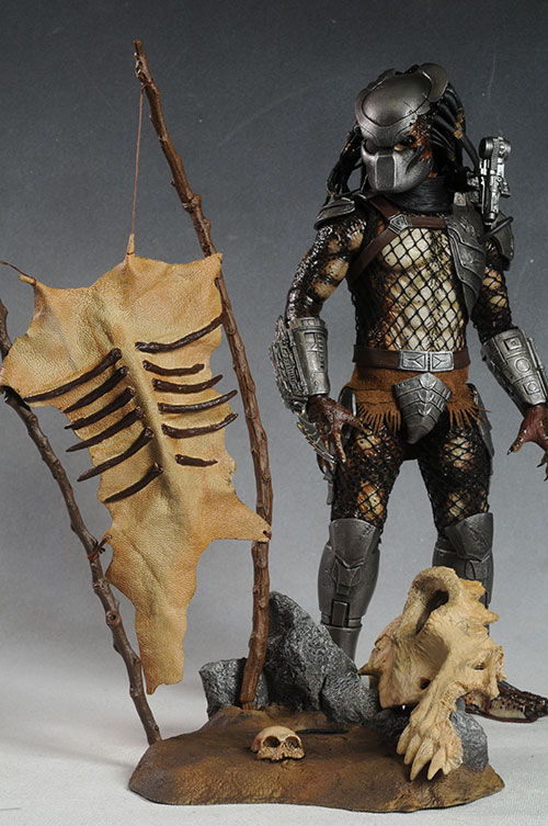 Review and photos of Classic Predator sixth scale action figure by Hot Toys