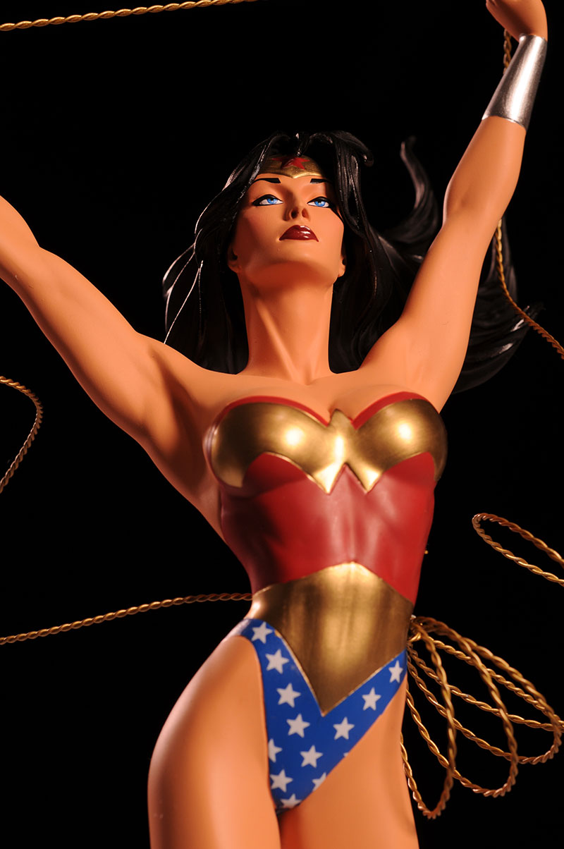 Cover Girls of the DCU Wonder Woman statue by DC Direct