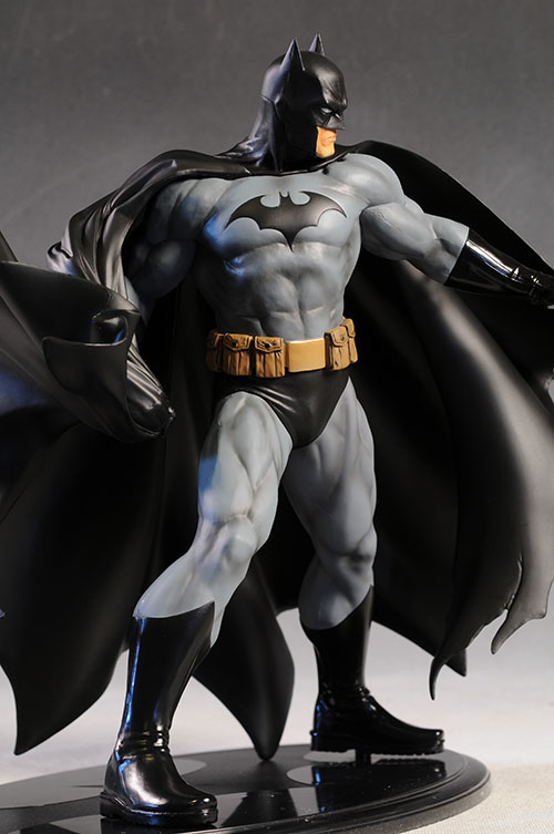 Batman Black Costume statue by Kotobukiya