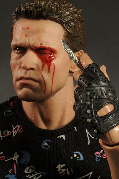 Terminator T-800 sixth scale figure by Hot Toys