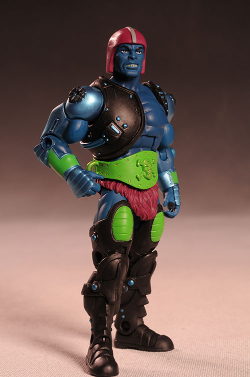 http://www.mwctoys.com/images1/review_trapjaw_4.jpg