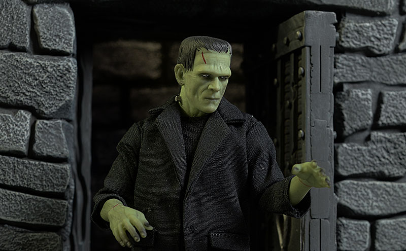 franOne:12 Collective Frankenstein Monster Diorama by Mezco Toyzkdio
