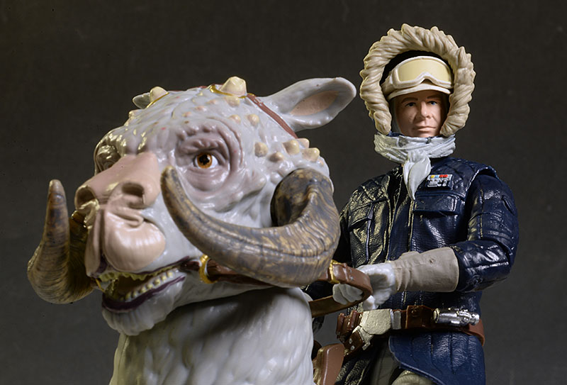 Review and photos of Star Wars Black Han Solo, Tauntaun action 