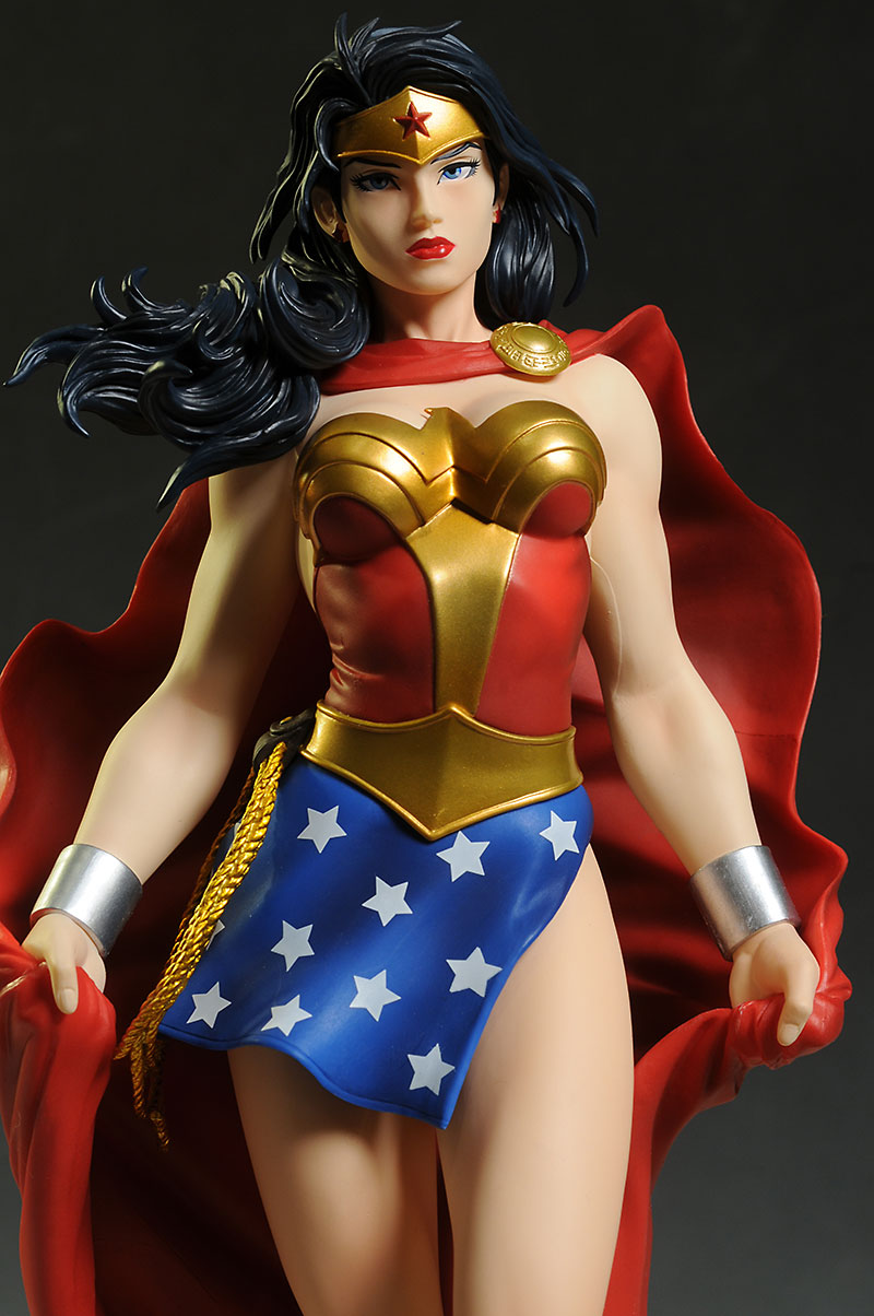 Review and photos of Wonder Woman ArtFX statue from Kotobukiya