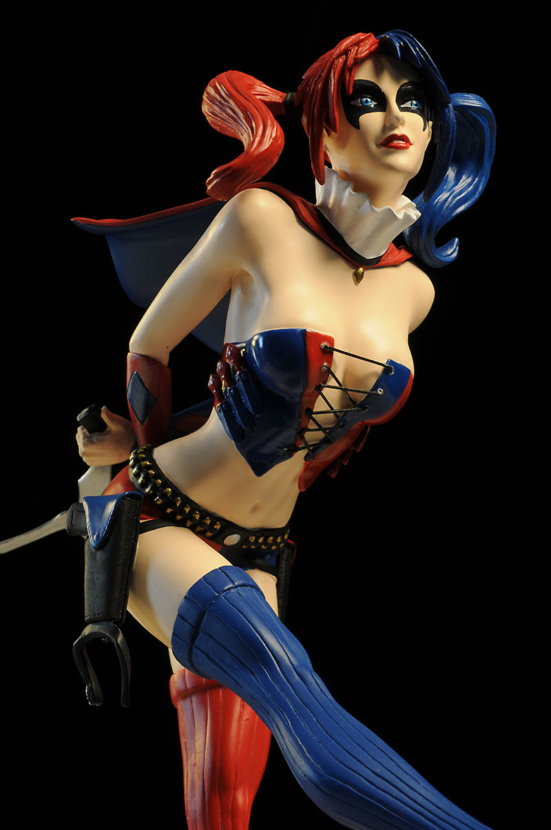 Cover Girls DCU Harley Quinn statue by DC Collectibles