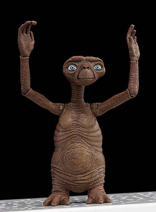Review and photos of E.T. the Extraterrestrial Ultimate action figure