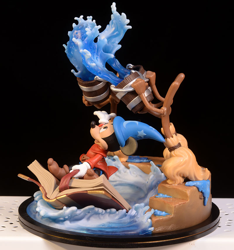 Sorcerer Mickey Fantasia Q-Fig statue by Qmx