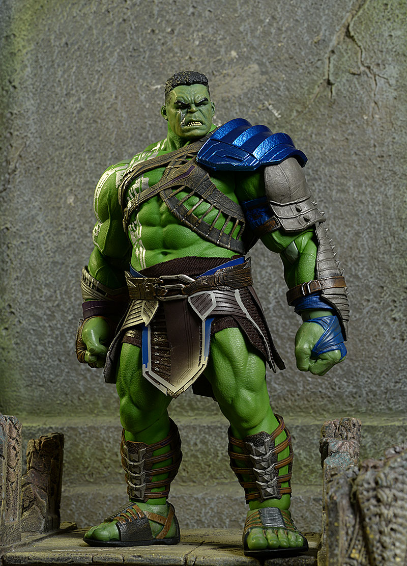 Hulk Thor: Ragnarok One:12 Collective action figure by Mezco