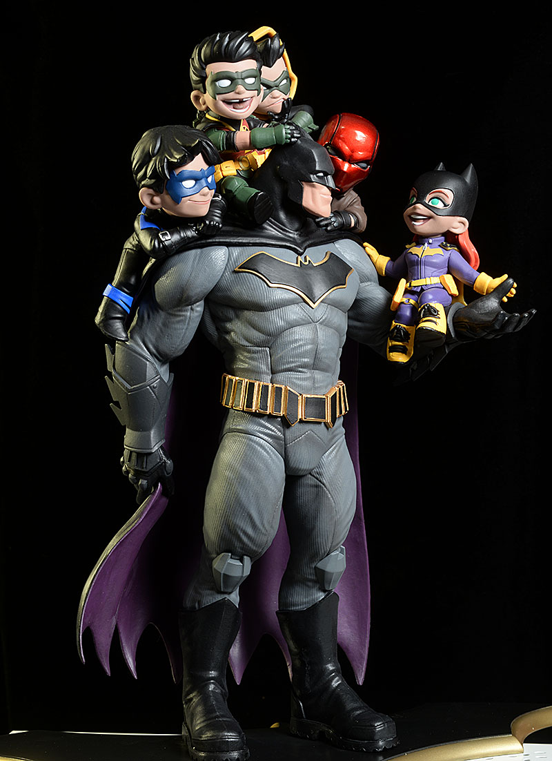 Review and photos of Batman: Family Qmx Q-Master diorama statue