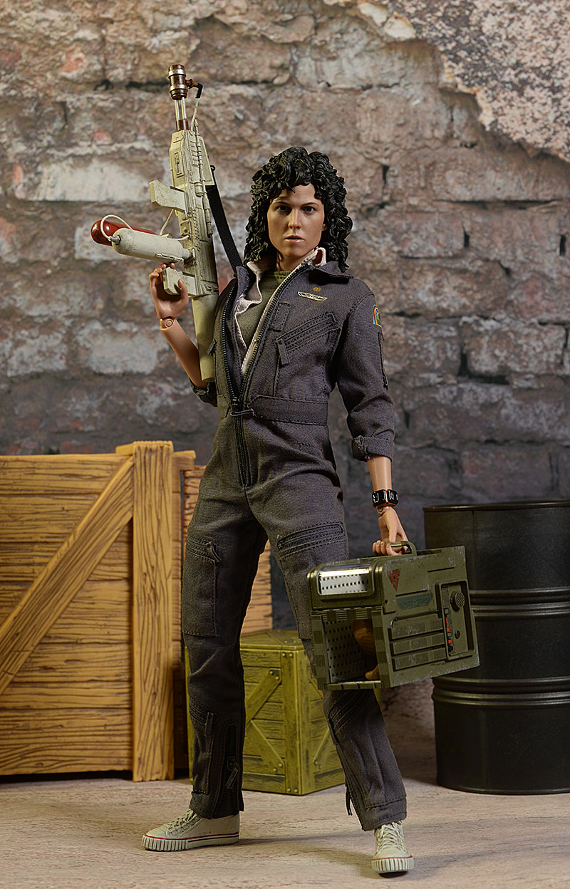 Review and photos of Ellen Ripley Alien sixth scale action figure