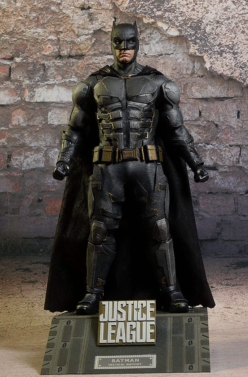 OTHER: Batman's Tactical Suit from 'Justice League' - Early Design